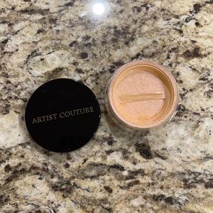 Artist couture diamond glow highlighter
